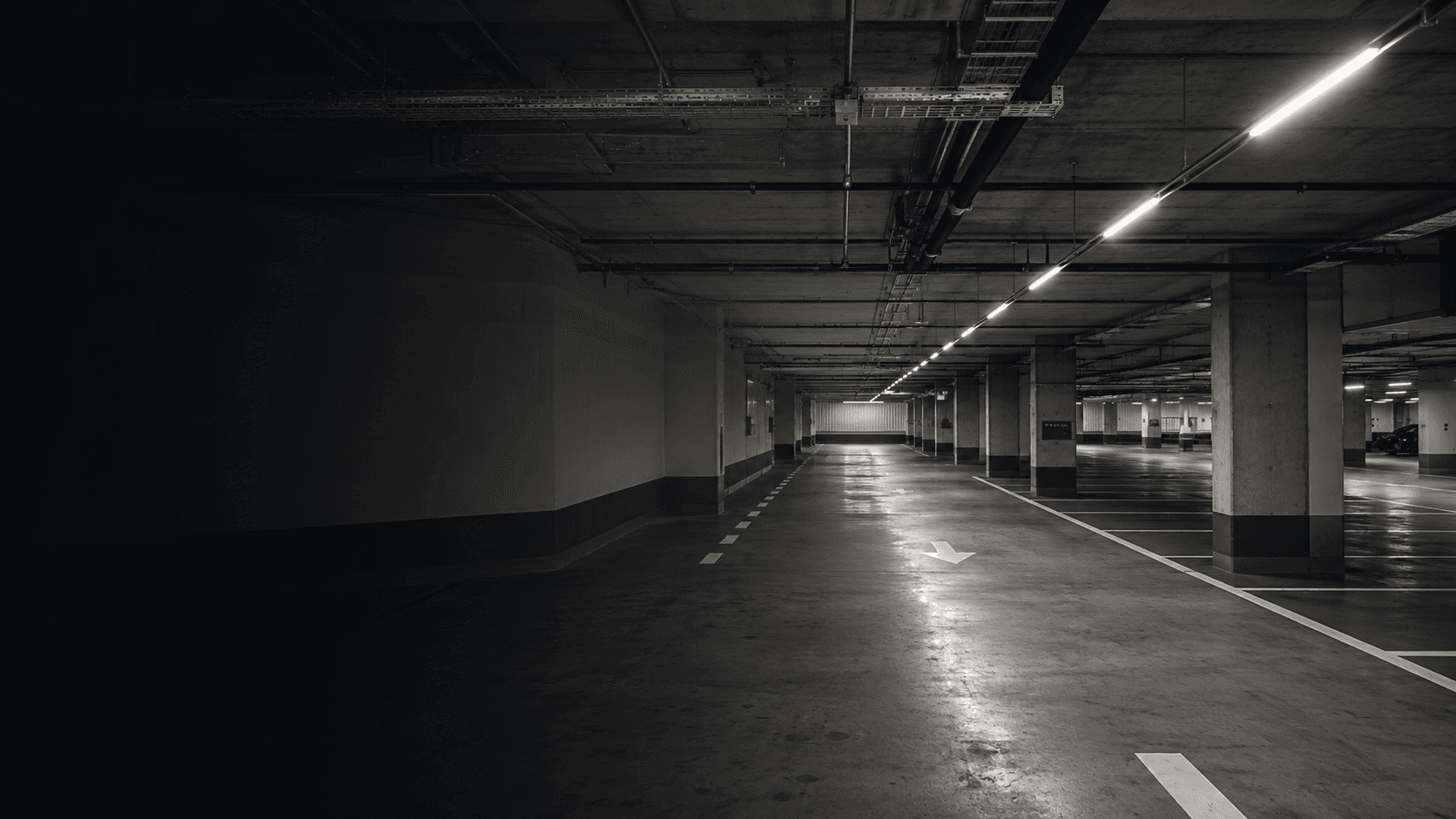 Світильники LED-BUS Etange Carpark у критому паркінгу