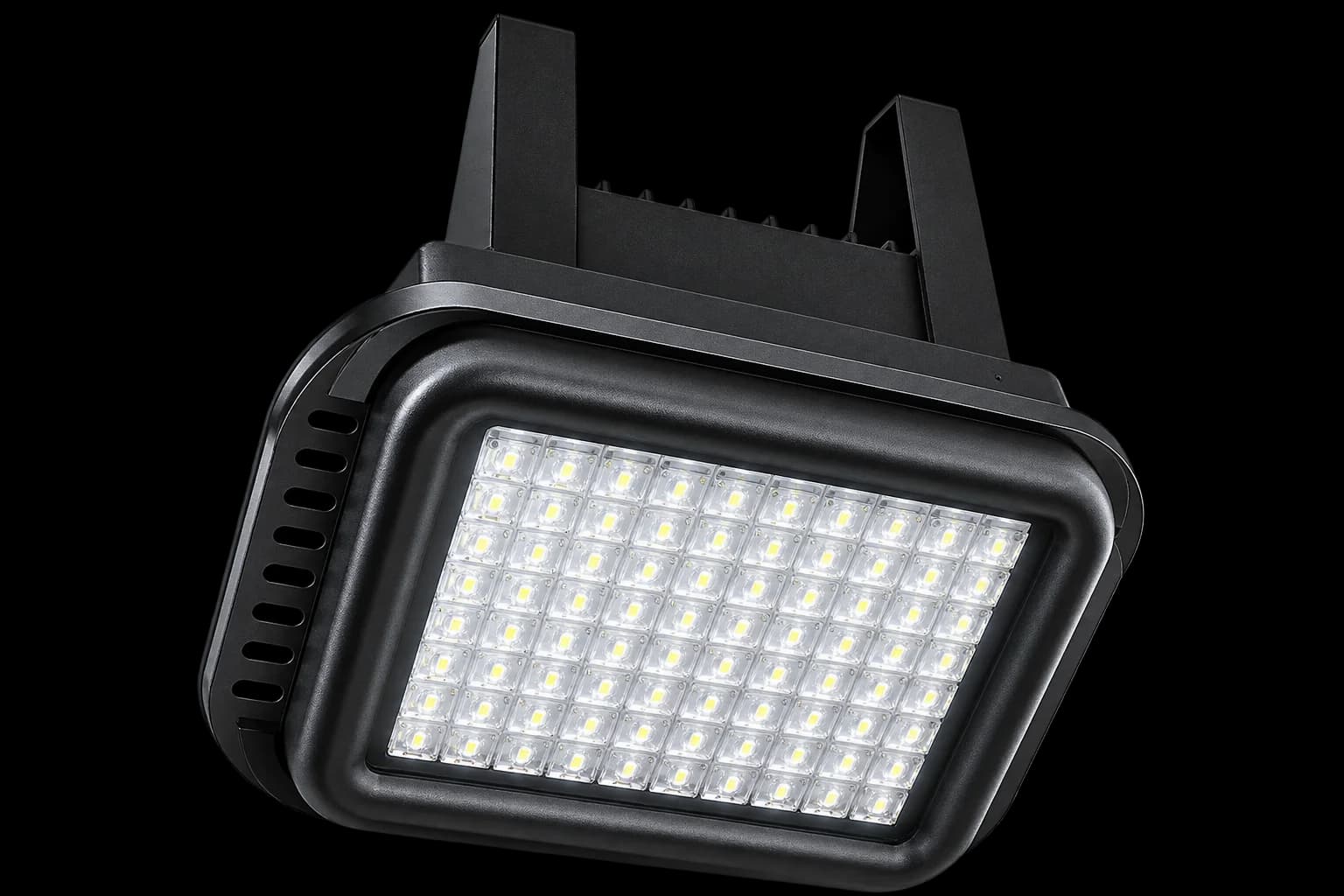 Увімкнений світильник GER-LED Industrial High Ceiling, прямокутний корпус з видимою матрицею LED